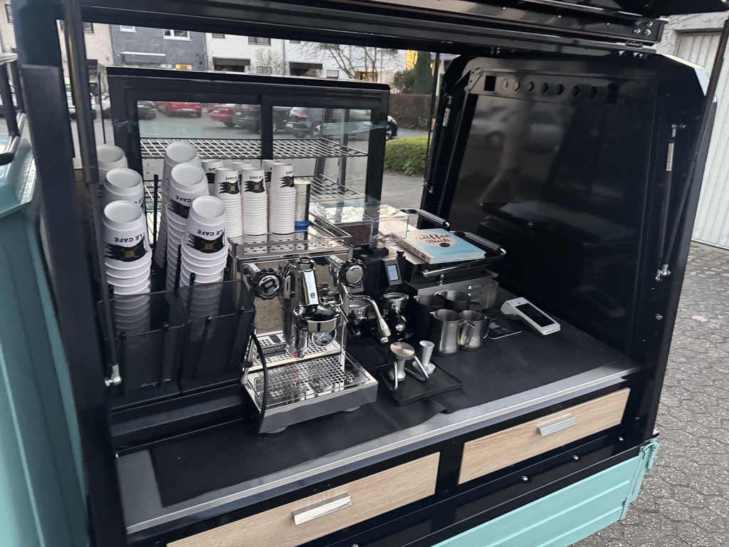 LE CAFÉ Becher